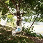 Riverside Retreat Вилла