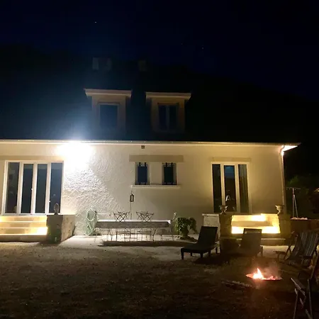 Riverside Retreat 别墅