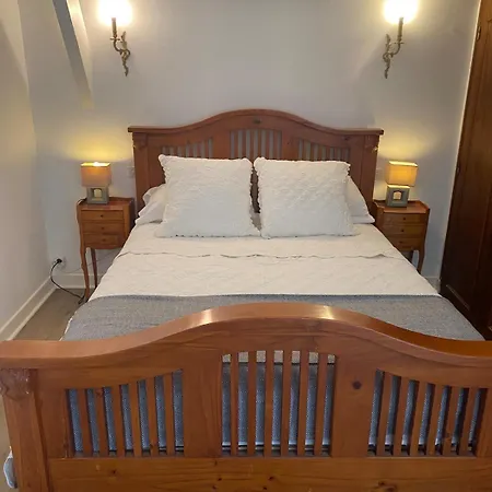 וילה Riverside Retreat