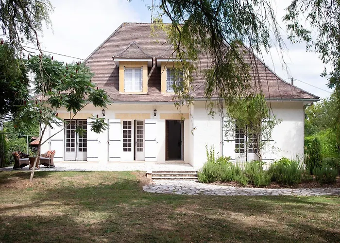 Villa Riverside Retreat