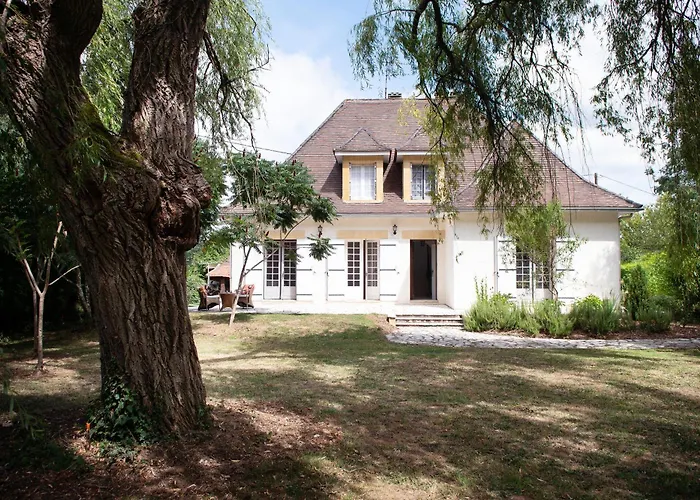 Villa Riverside Retreat *